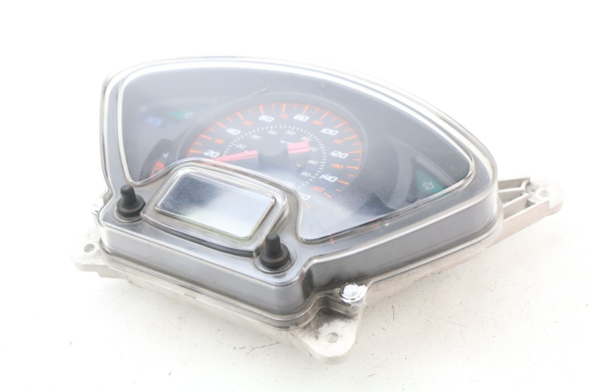 photo de COMPTEUR HONDA FES PANTHEON 125 (2003 - 2007) - Gros plan technique