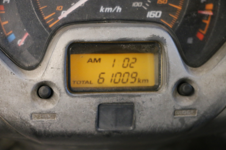 photo de COMPTEUR HONDA FES PANTHEON 125 (2003 - 2007) - Zoom état d’usage