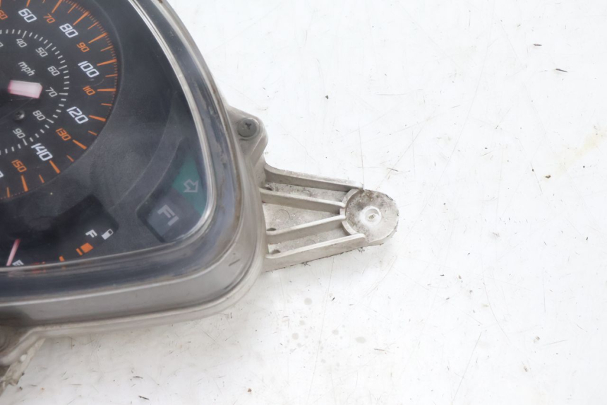 photo de COMPTEUR HONDA FES PANTHEON 125 (2003 - 2007) - Gros plan technique