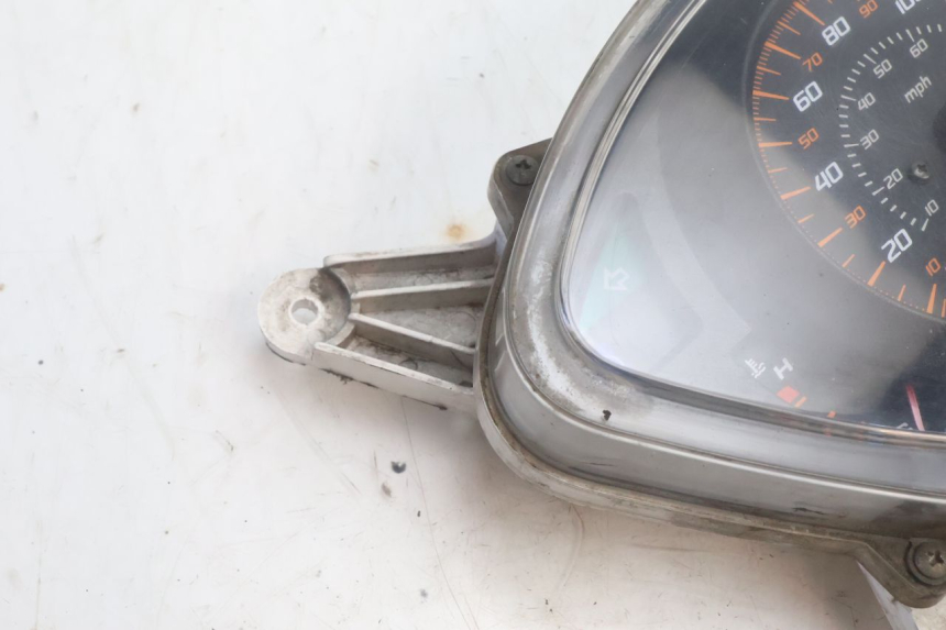 photo de COMPTEUR HONDA FES PANTHEON 125 (2003 - 2007) - Points de fixation