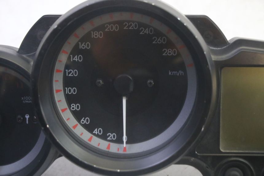 photo de COMPTEUR YAMAHA FJR ABS 1300 (2006 - 2012) - Gros plan technique