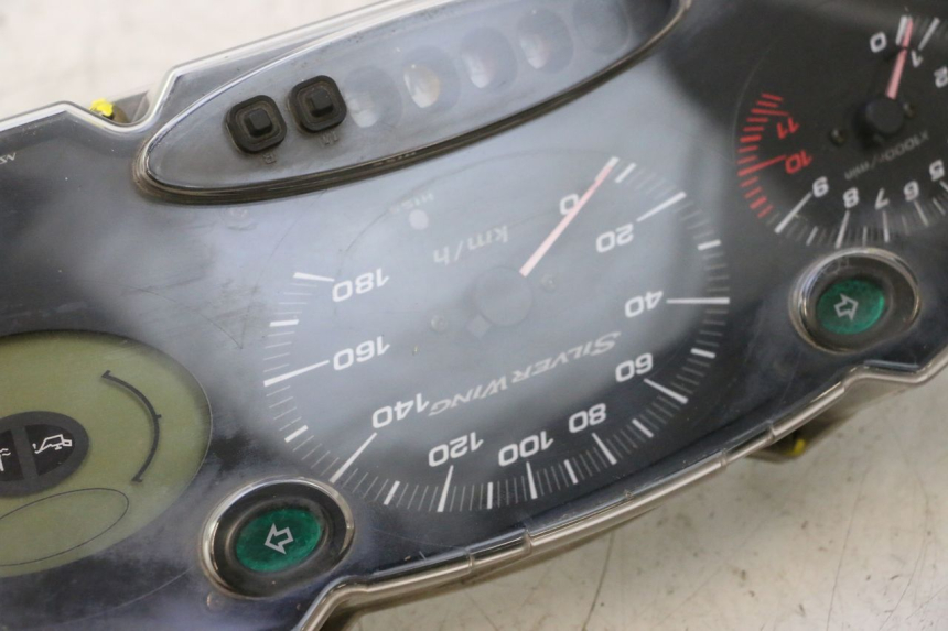 photo de COMPTEUR  HONDA FJS SILVER WING SILVERWING 400 (2005 - 2008) - Autre angle de vue