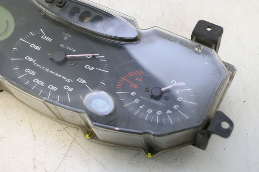 photo de COMPTEUR  HONDA FJS SILVER WING SILVERWING 400 (2005 - 2008) - Points de fixation