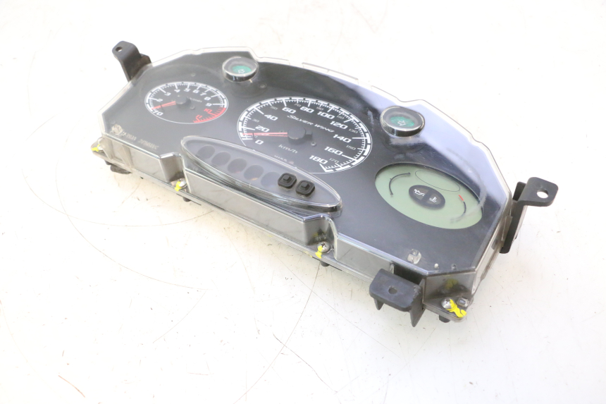 photo de COMPTEUR  HONDA FJS SILVER WING SILVERWING 400 (2005 - 2008) - Focus structure