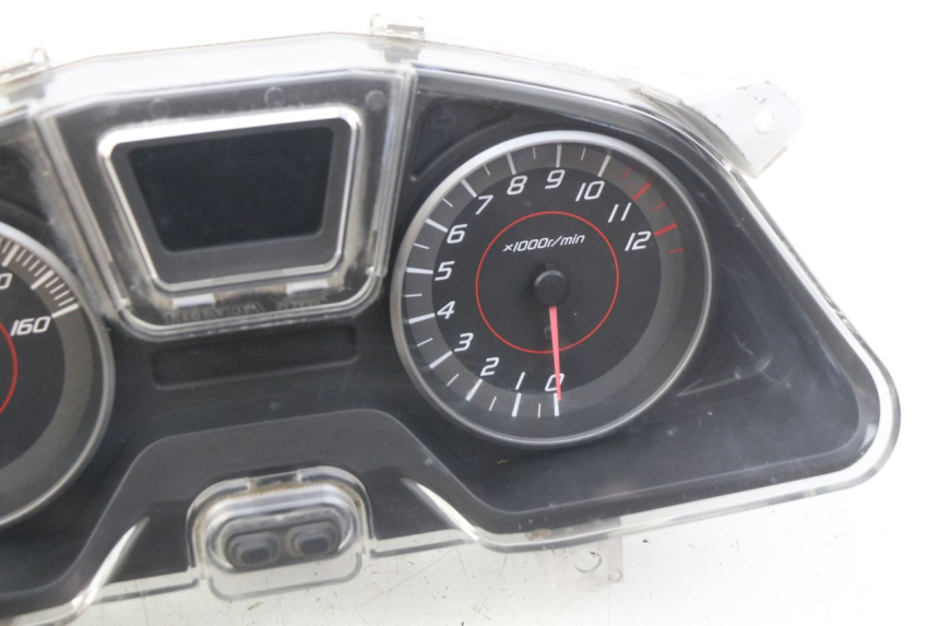 photo de COMPTEUR HONDA FORZA 125 (2015 - 2016) - Vue rapprochée