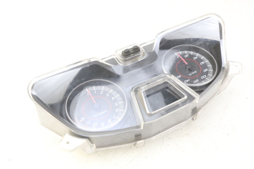 photo de COMPTEUR HONDA FORZA 125 (2015 - 2016) - Gros plan technique