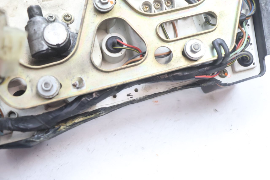 photo de COMPTEUR  KAWASAKI GPX F ZX750F 750 (1986 - 1990) - Zoom composants