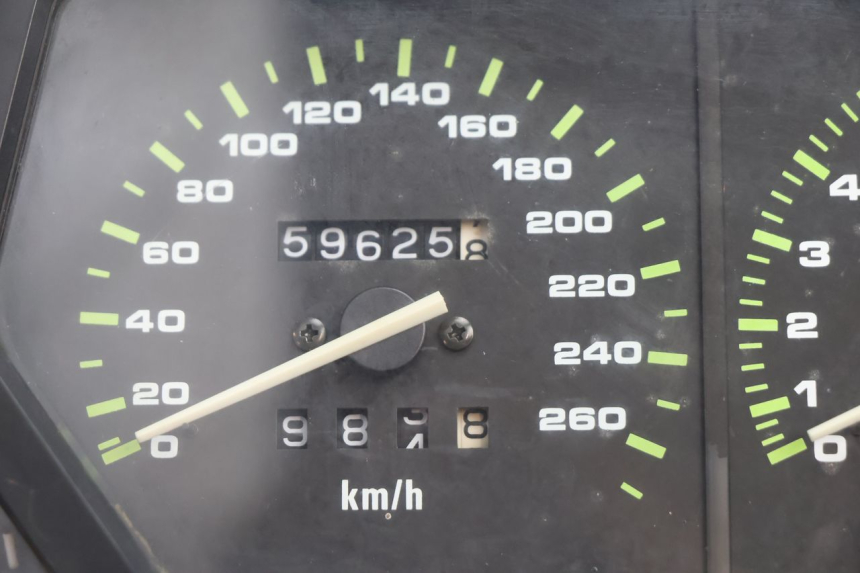 photo de COMPTEUR  KAWASAKI GPX F ZX750F 750 (1986 - 1990) - Autre angle de vue
