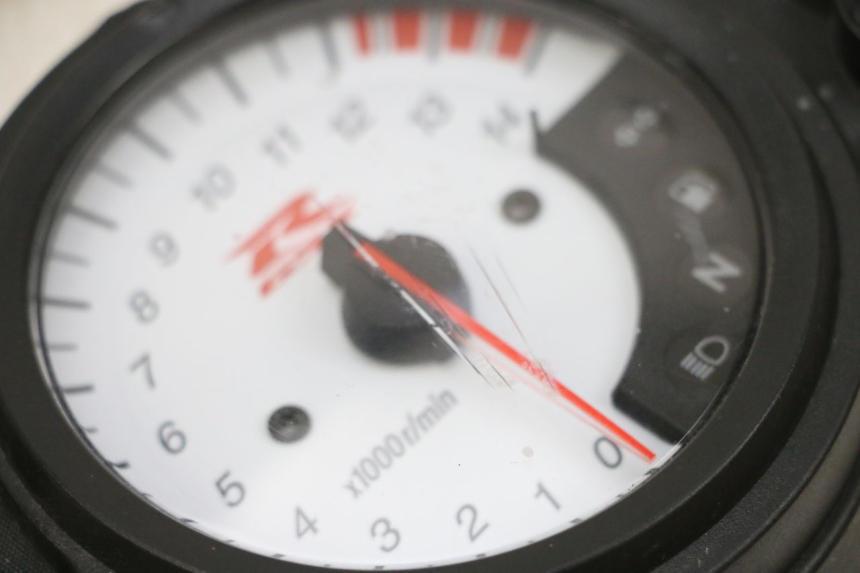 photo de COMPTEUR  SUZUKI GSXR GSX-R 1000 (2003 - 2004) - Vue rapprochée