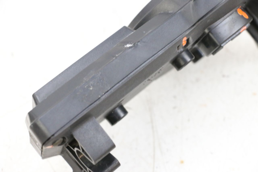 photo de COMPTEUR  SUZUKI GSXR GSX-R 1000 (2003 - 2004) - Autre angle de vue