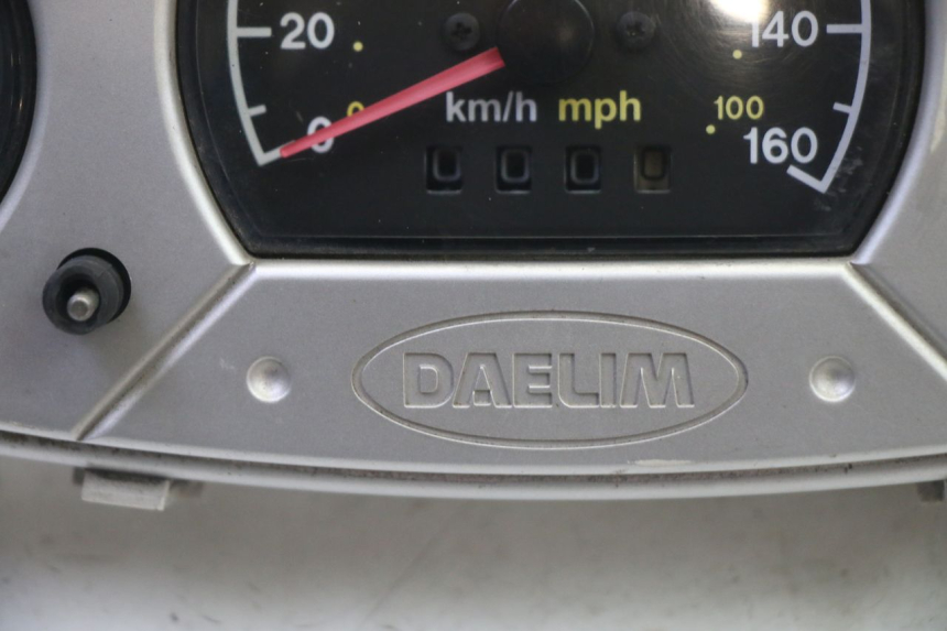 photo de COMPTEUR  DAELIM HISTORY 125 (2001 - 2002)