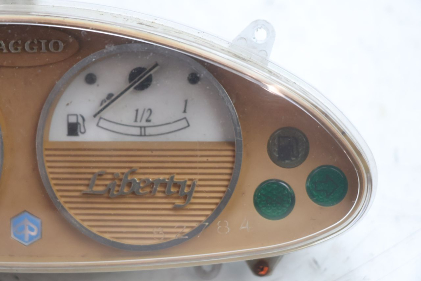 photo de COMPTEUR  PIAGGIO LIBERTY 50 (1998 - 2003) - Gros plan technique