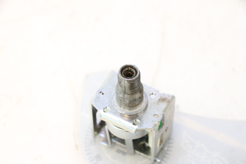 photo de COMPTEUR  PEUGEOT LUDIX SNAKE 2T 50 (2004 - 2014) - Gros plan technique