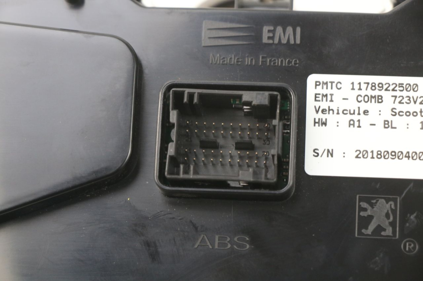 photo de COMPTEUR  PEUGEOT METROPOLIS 400 (2017 - 2020) - Vue d’ensemble