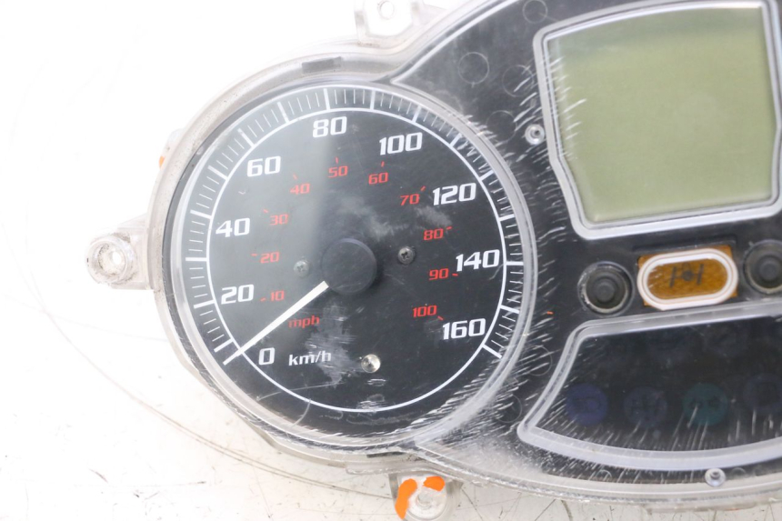 photo de COMPTEUR  PIAGGIO MP3 RL 250 (2006 - 2010) - Zoom état d’usage