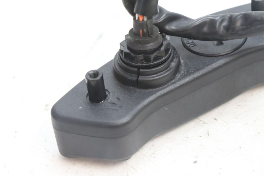 photo de COMPTEUR  RIEJU MRT PRO SUPERMOTARD 50 (2007 - 2018) - Points de fixation