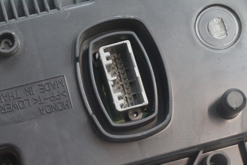 photo de COMPTEUR  HONDA PCX (JF28) 125 (2009 - 2011) - Marquages et références