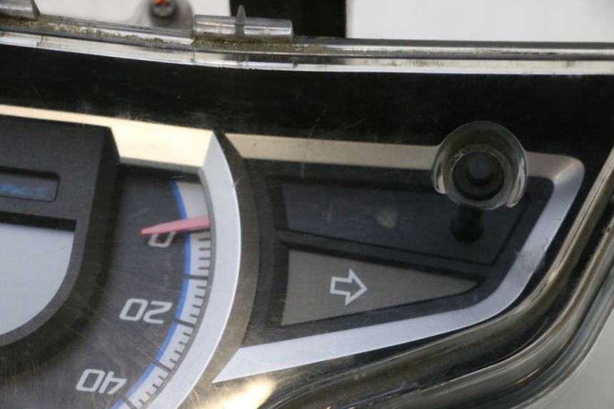photo de COMPTEUR  HONDA PCX (JF57/JF64) 125 (2014 - 2018) - Points de fixation