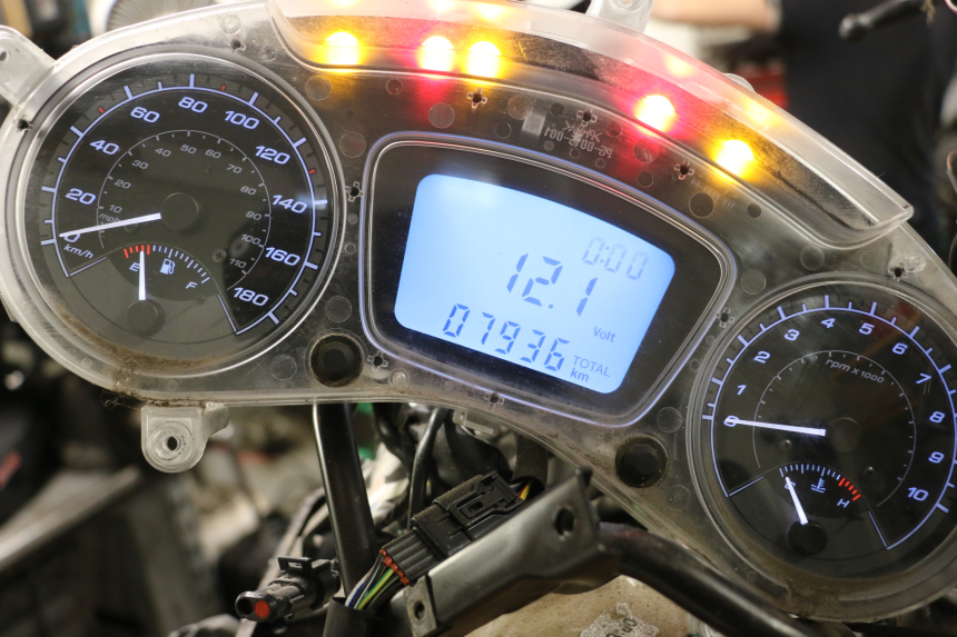 photo de COMPTEUR  PIAGGIO MP3 HPE 350 (2018 - 2020)