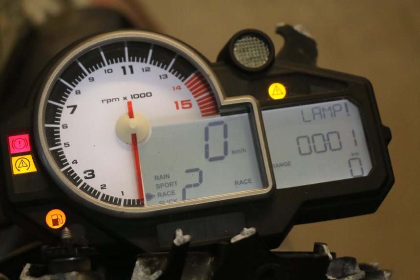 photo de COMPTEUR  BMW S RR ABS S1000RR 1000 (2009 - 2011) - Détails caractéristiques