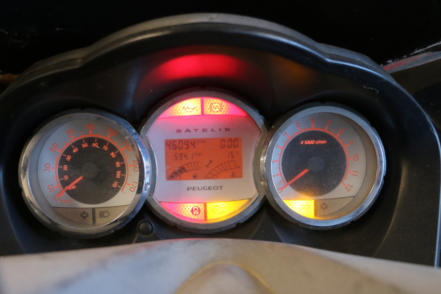 photo de COMPTEUR PEUGEOT SATELIS 125 (2006 - 2009) - Zoom état d’usage