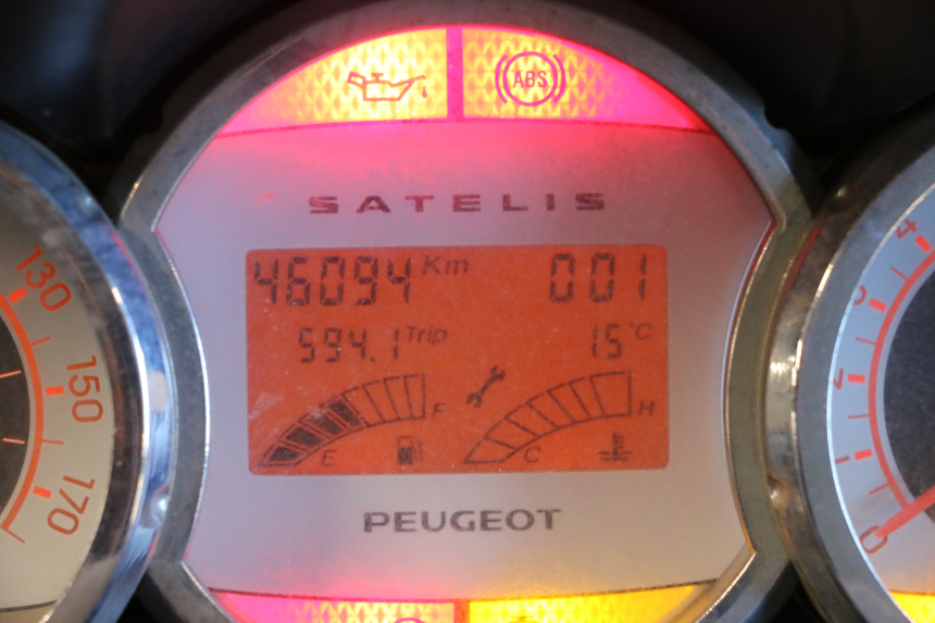 photo de COMPTEUR PEUGEOT SATELIS 125 (2006 - 2009) - Gros plan technique