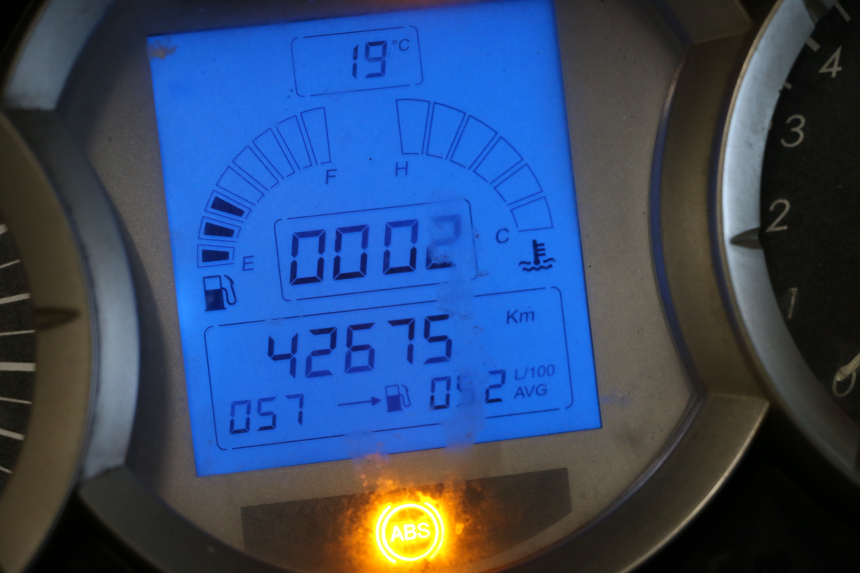 photo de COMPTEUR  PEUGEOT SATELIS 125 (2013 - 2018) - Gros plan technique