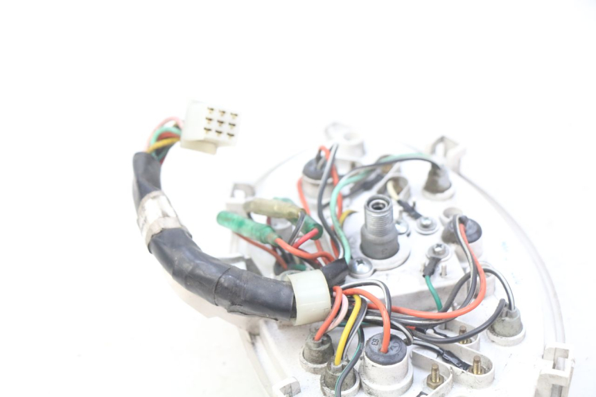 photo de COMPTEUR  SUZUKI SIXTEEN 125 (2008 - 2010) - Autre angle de vue