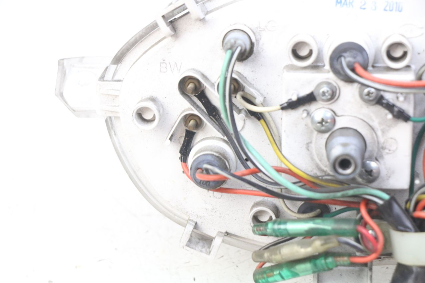 photo de COMPTEUR  SUZUKI SIXTEEN 125 (2008 - 2010) - Gros plan technique