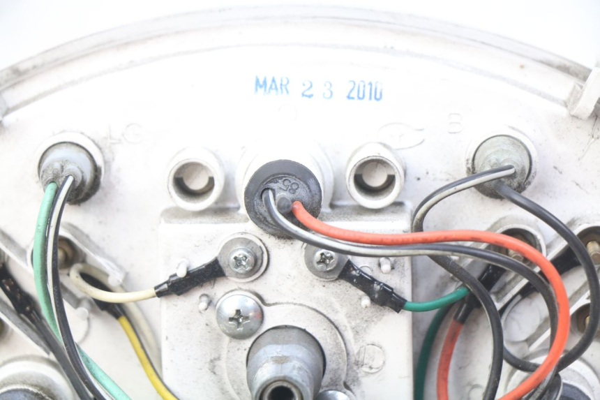 photo de COMPTEUR  SUZUKI SIXTEEN 125 (2008 - 2010) - Points de fixation