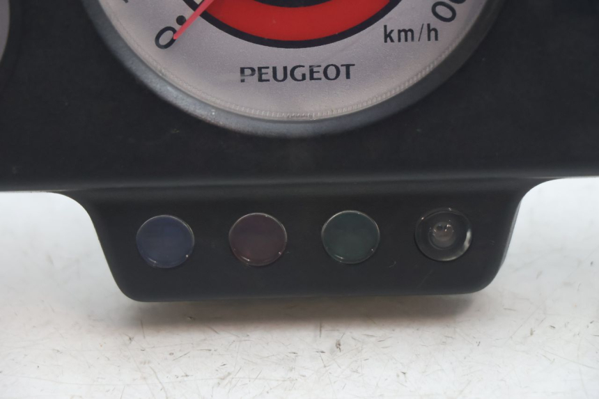 photo de COMPTEUR  PEUGEOT SPEEDFIGHT 2 AC 50 (2000 - 2009) - Gros plan technique