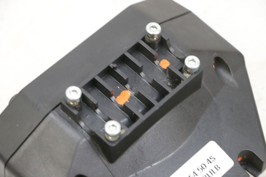 photo de COMPTEUR  PEUGEOT SPEEDFIGHT 4 4T EFI 50 (2021 - 2025) - Points de fixation