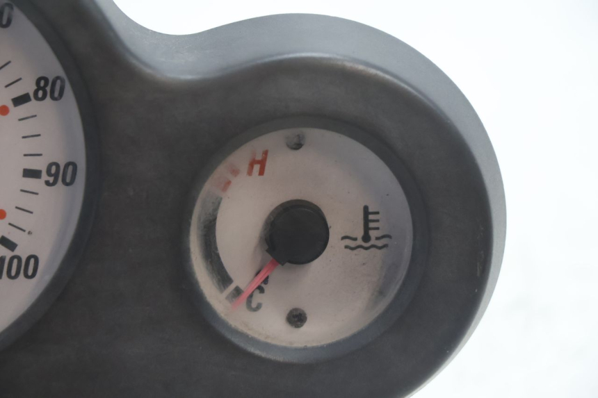 photo de COMPTEUR PEUGEOT SPEEDFIGHT LC 50 (1996 - 2002) - Gros plan technique