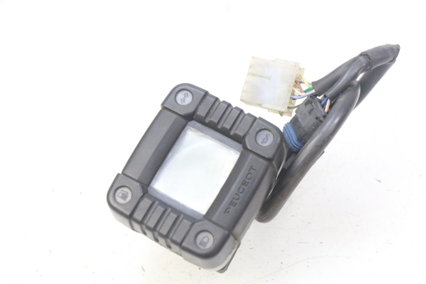 photo de COMPTEUR PEUGEOT TKR TREKKER FURIOUS 50 (2005 - 2014) - Gros plan technique