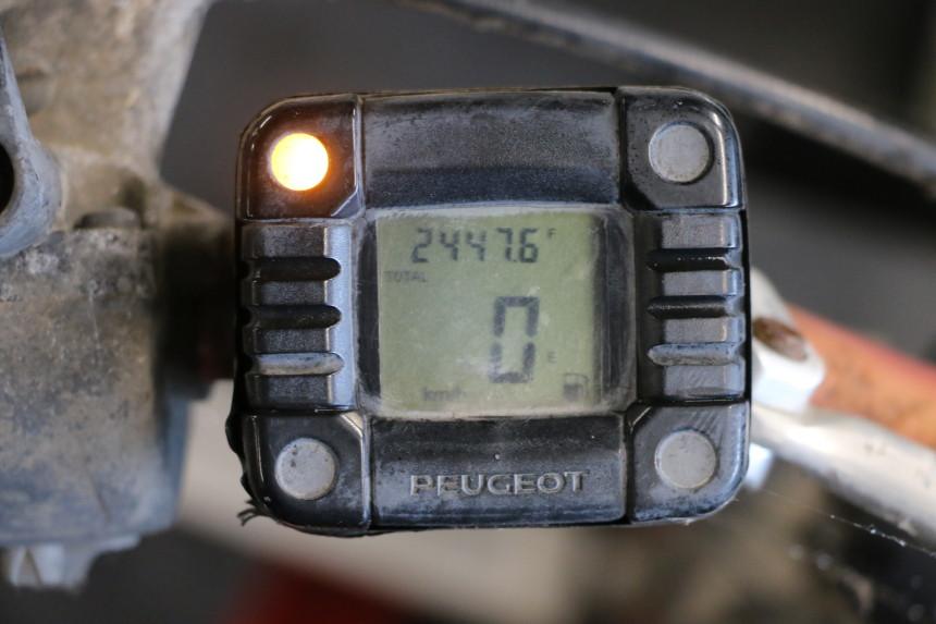 photo de COMPTEUR PEUGEOT TKR TREKKER FURIOUS 50 (2005 - 2014) - Zoom état d’usage
