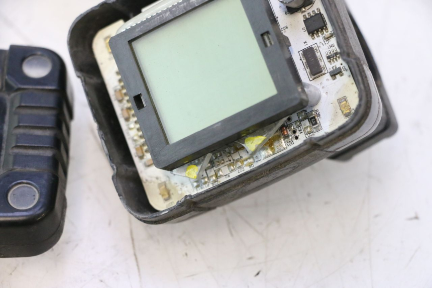 photo de COMPTEUR PEUGEOT TKR TREKKER FURIOUS 50 (2005 - 2014) - État de surface