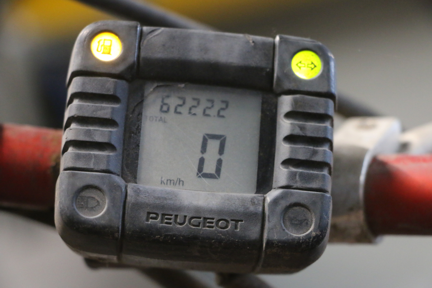 photo de COMPTEUR PEUGEOT TREKKER 50 (1995 - 2004) - Zoom état d’usage