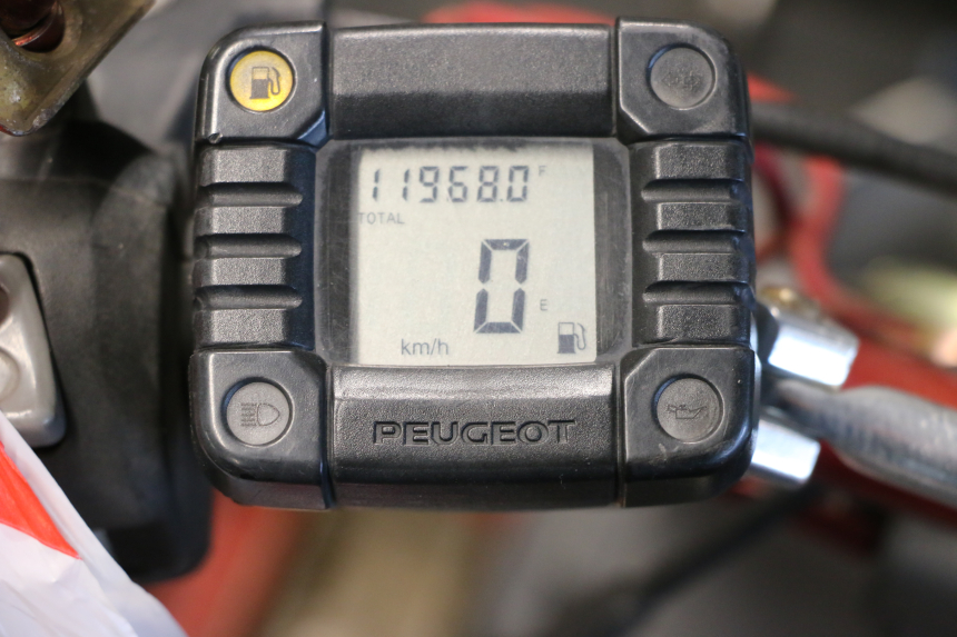 photo de COMPTEUR PEUGEOT TREKKER 50 (1995 - 2004) - Zoom état d’usage