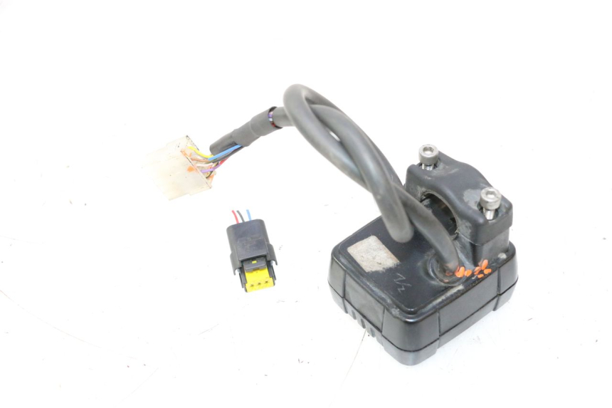 photo de COMPTEUR PEUGEOT TREKKER 50 (1995 - 2004) - Points de fixation