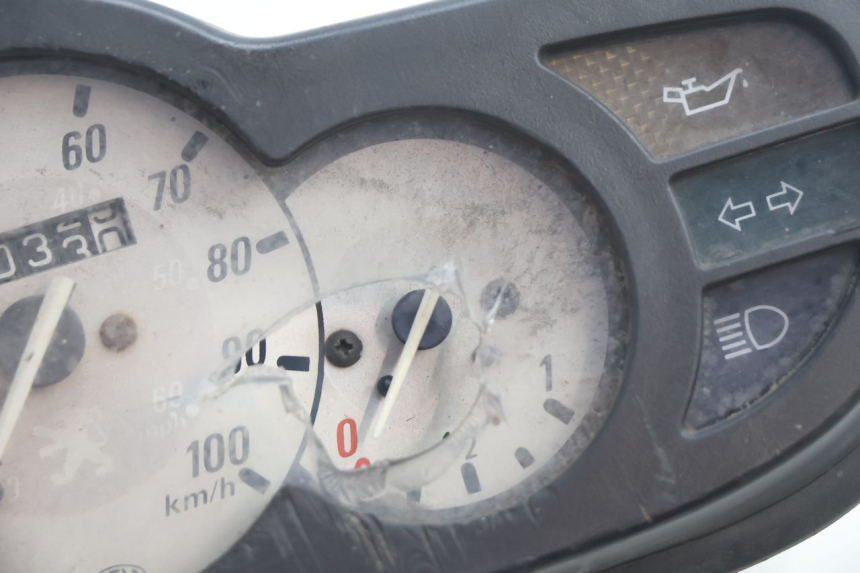 photo de COMPTEUR PEUGEOT TREKKER 50 (1995 - 2004) - Zoom état d’usage