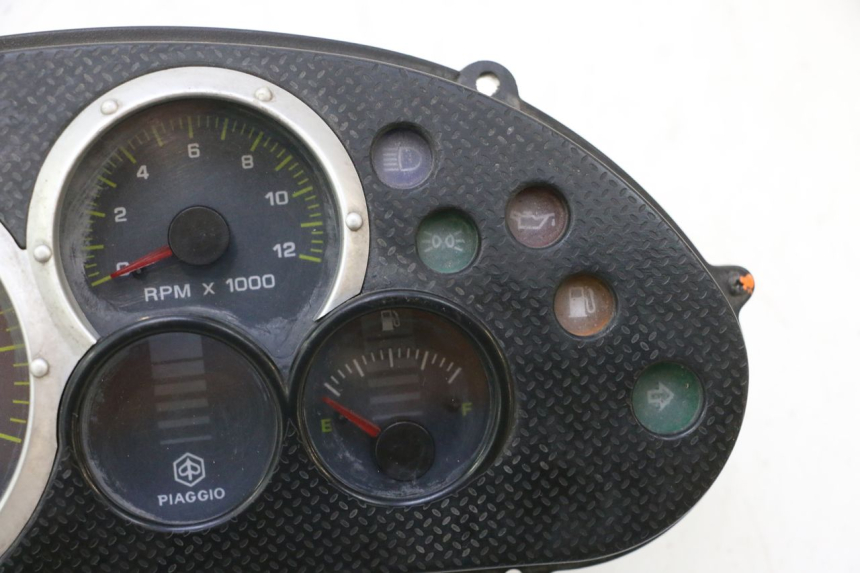 photo de COMPTEUR  PIAGGIO TYPHOON 50 (2000 - 2009) - Vue rapprochée