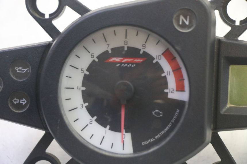 photo de COMPTEUR  YAMAHA TZR 50 (2008 - 2016) - Autre angle de vue