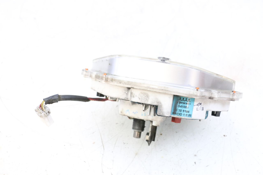 photo de COMPTEUR  PIAGGIO VESPA GTS SUPER IE 125 (2009 - 2016) - Points de fixation