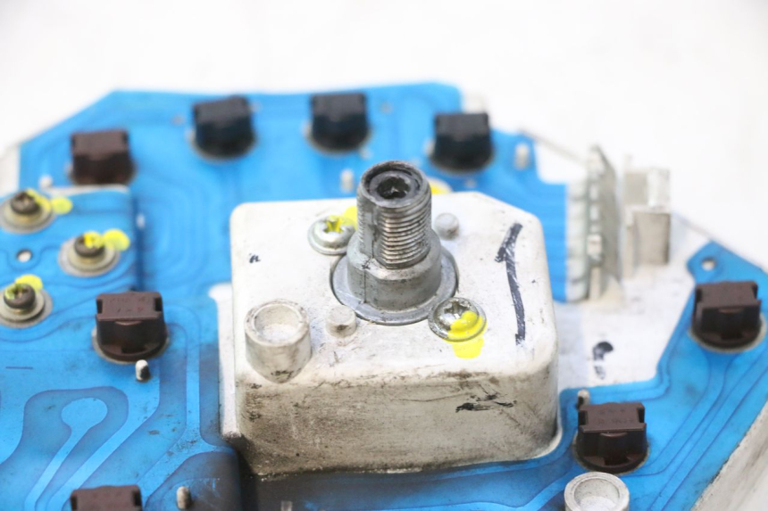 photo de COMPTEUR PIAGGIO VESPA LX 2T 50 (2005 - 2013) - Points de fixation