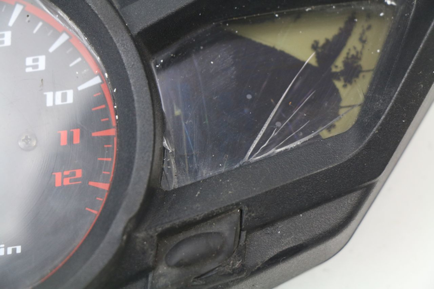 photo de COMPTEUR  HONDA VFR F 1200 (2010 - 2015) - Autre angle de vue