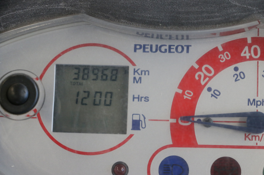photo de COMPTEUR  PEUGEOT VIVACITY 50 (1998 - 2003) - Gros plan technique