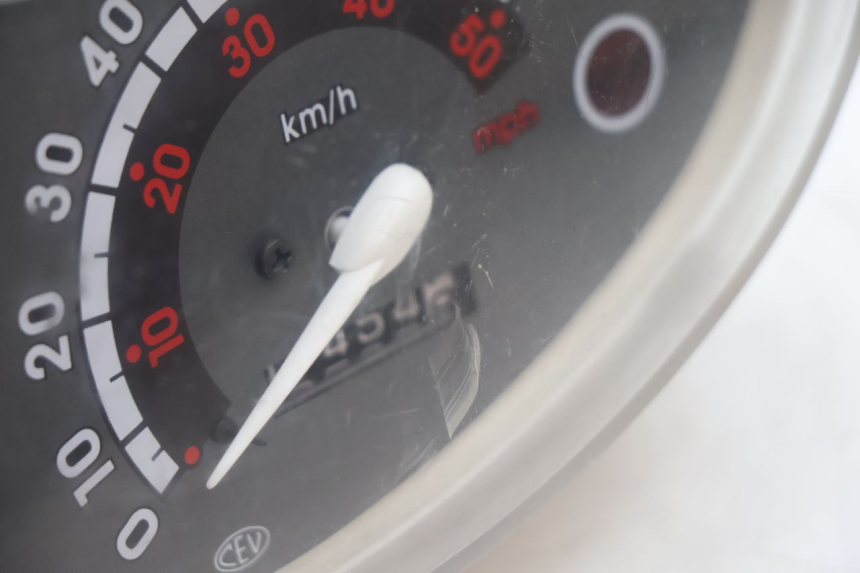 photo de COMPTEUR PEUGEOT VIVACITY 50 (2004 - 2009) - Autre angle de vue