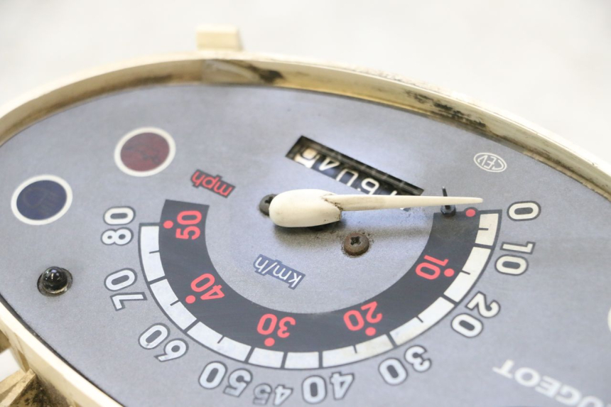 photo de COMPTEUR PEUGEOT VIVACITY 50 (2004 - 2009) - Autre angle de vue