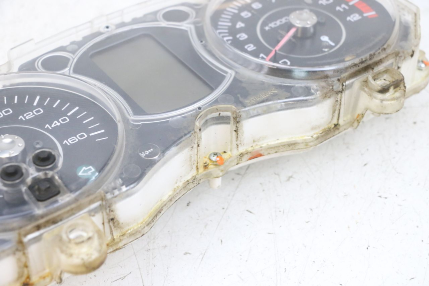 photo de COMPTEUR YAMAHA X-MAX XMAX 125 (2010 - 2013) - État de surface