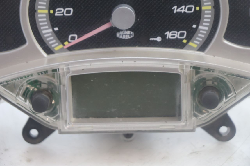 photo de COMPTEUR YAMAHA XMAX X-MAX 125 (2006 - 2009) - Gros plan technique
